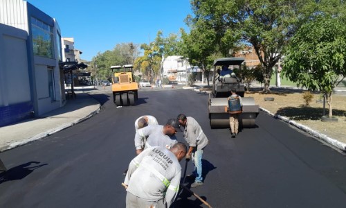 Volta Redonda: novo asfalto em parceria entre prefeitura e Estado avança em três bairros
